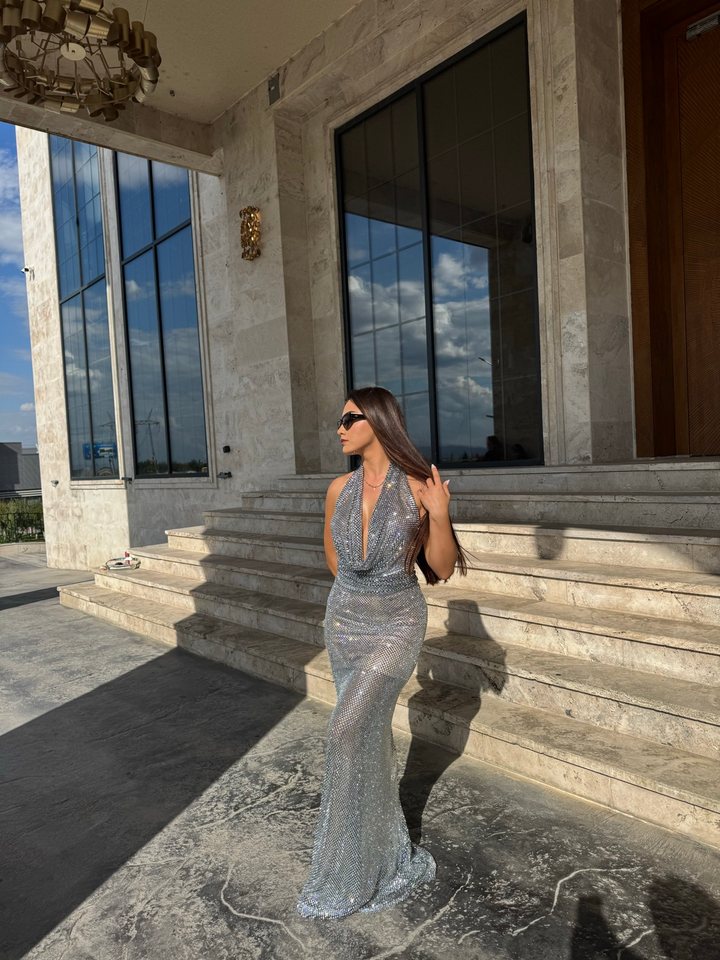 Fustan metalik mbrëmjeje – Fustan mbrëmjeje me qira në Prishtinë