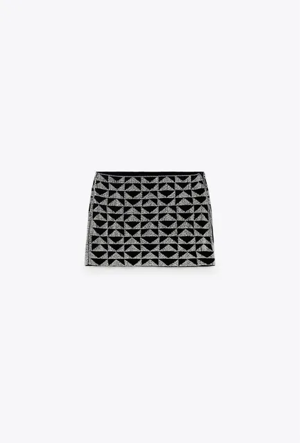 Mini skirt – Fund i shkurtër me qira në Ferizaj