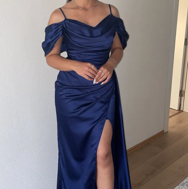 Fustan Solemn💙 – Fustan mbrëmjeje me qira në Vushtrri