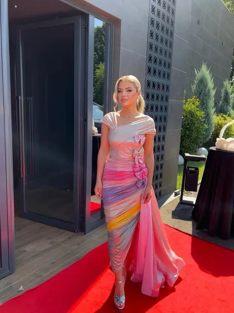 Fustan shumëngjyrësh mbrëmjeje – Fustan mbrëmjeje me qira në Ferizaj