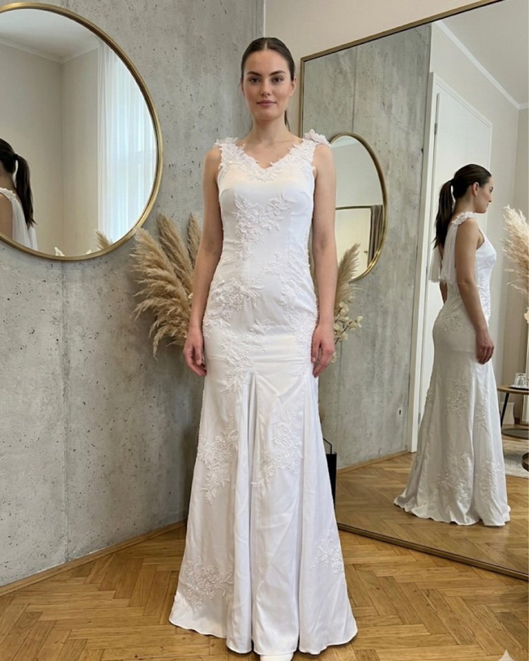 Fustan i bardhë elegant – Fustan koktej me qira në Fushë Kosovë