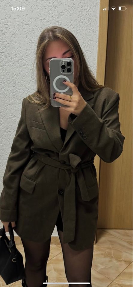 Xhaket nga mango – Veshje dizajneri me qira në Prizren