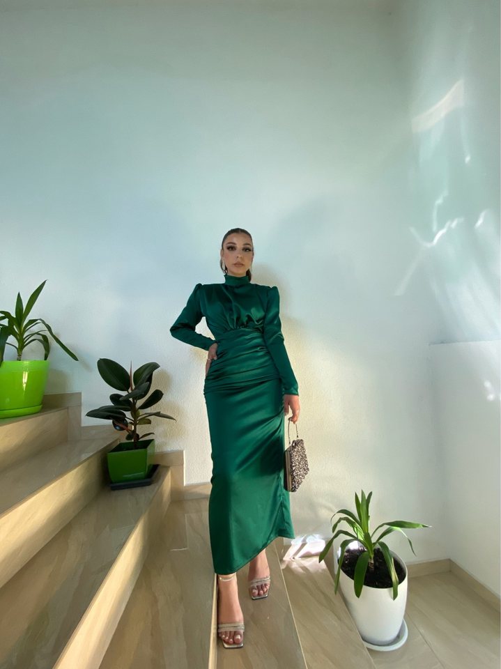 Fustan emerald – Fustan midi me qira në Lipjan