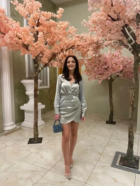 Silk green dress – Fustan mbrëmjeje me qira në Prishtinë