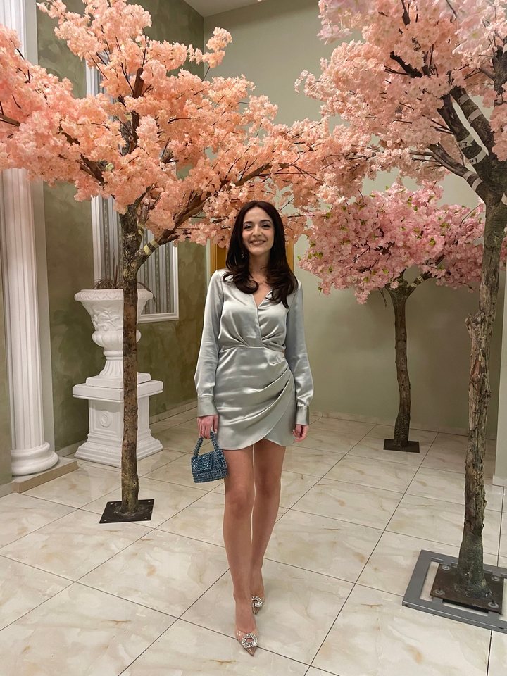 Silk green dress – Fustan mbrëmjeje me qira në Prishtinë