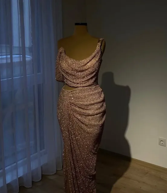 Fustan metalik mbrëmjeje – Fustan mbrëmjeje me qira në Mitrovicë