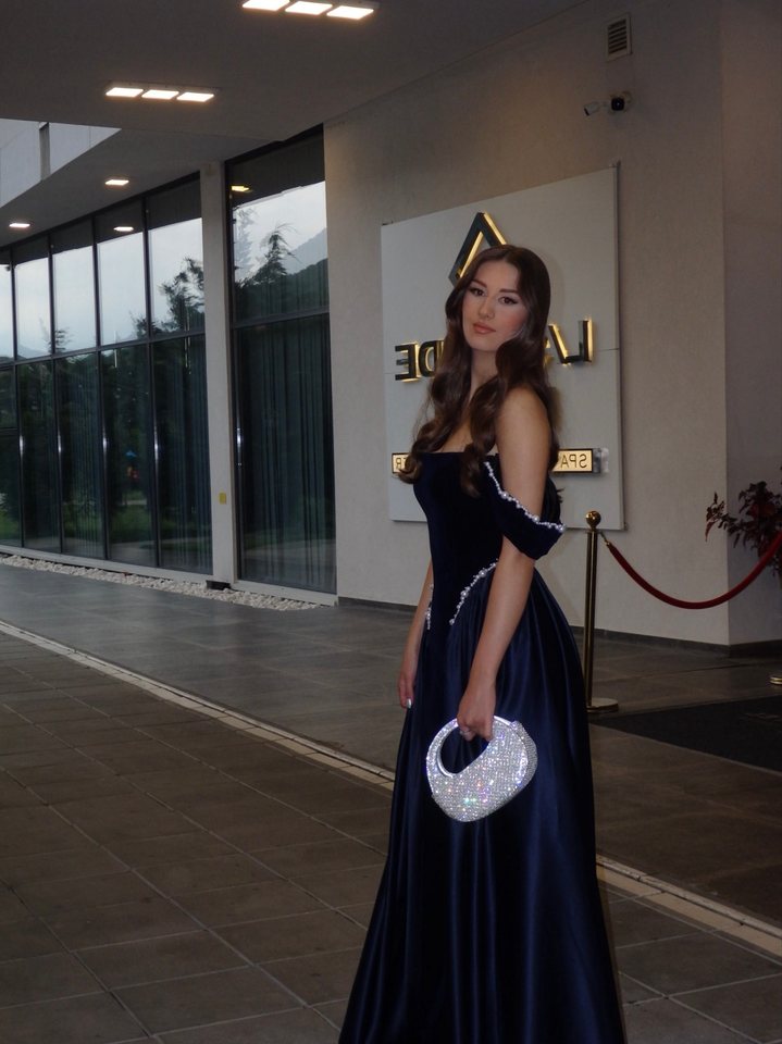 Fustan Elegant – Fustan mbrëmjeje me qira në Drenas
