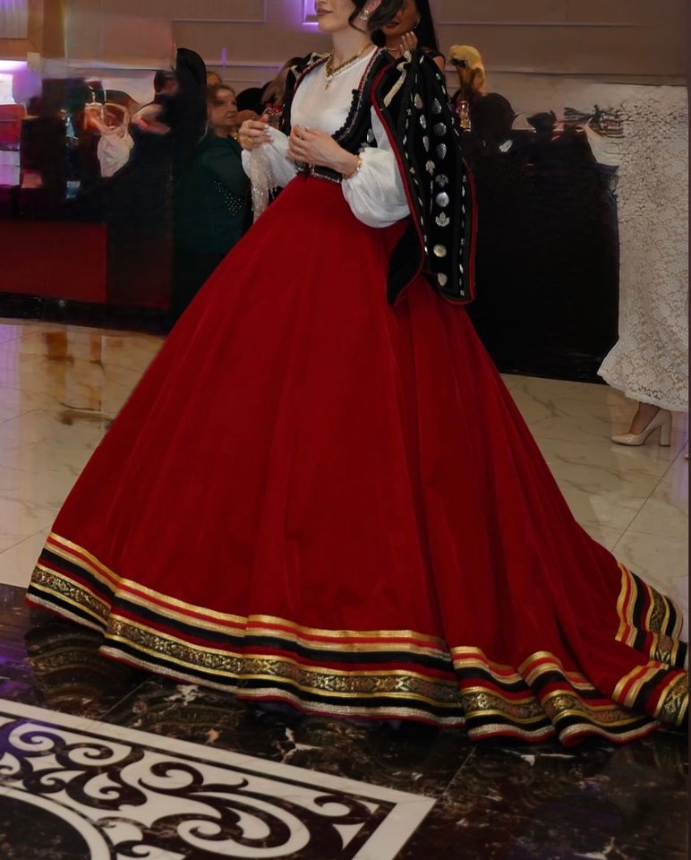 Veshje Tradicionale – Fustan mbrëmjeje me qira në Kaçanik