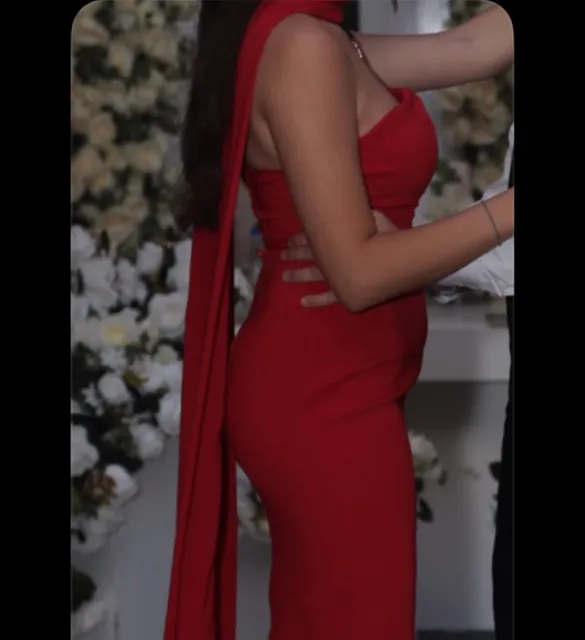 Fustan i kuq elegant – Fustan nusërie me qira në Istog