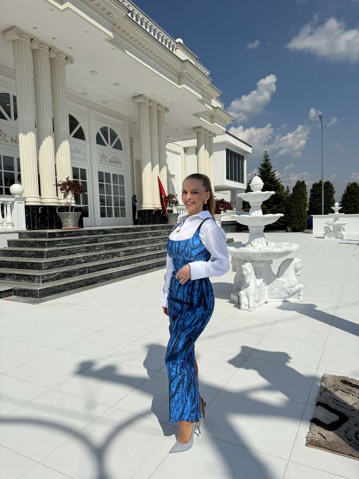 Fustan me printim mbrëmjeje – Fustan mbrëmjeje me qira në Prishtinë
