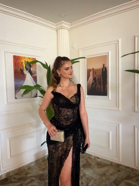 Fustani “Noir” 🖤 – Fustan mbrëmjeje me qira në Prishtinë