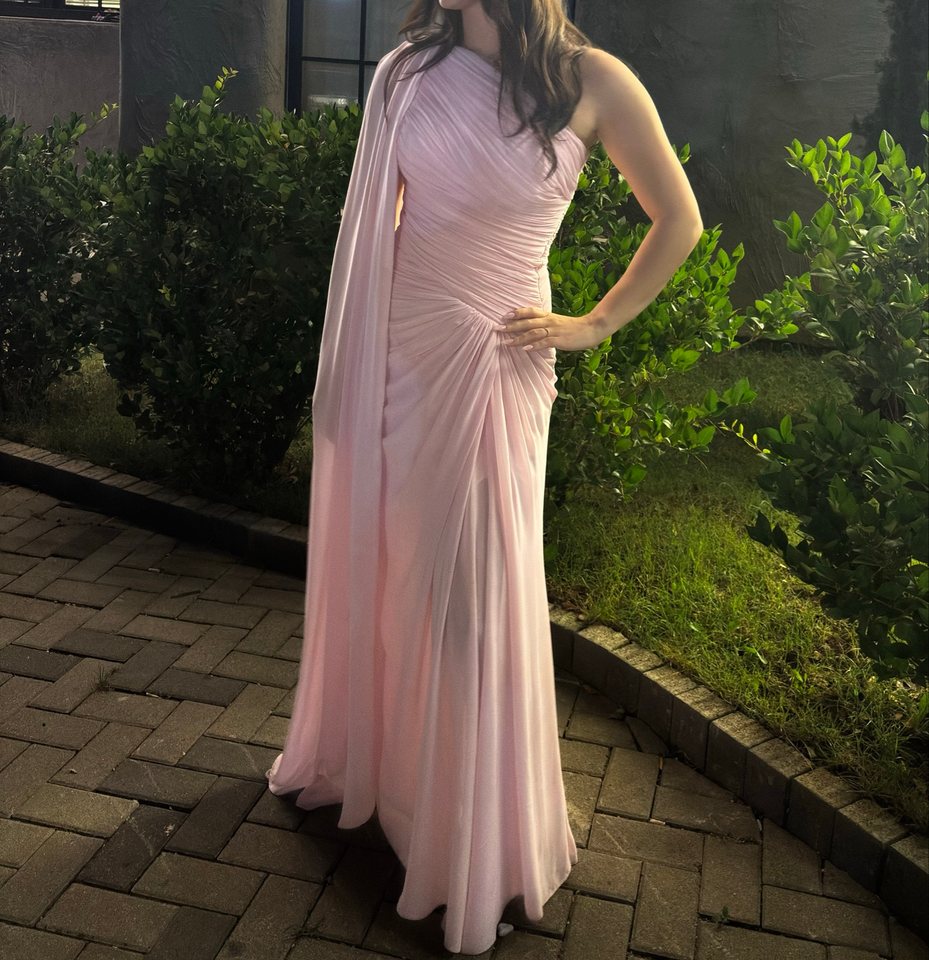 Fustan pink – Fustan mbrëmjeje me qira në Prizren